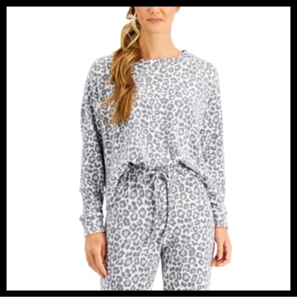 JENNI Knit Long Sleeve Top & Jogger Loungewear Set Color: Leo Steel - Picture 2 of 6